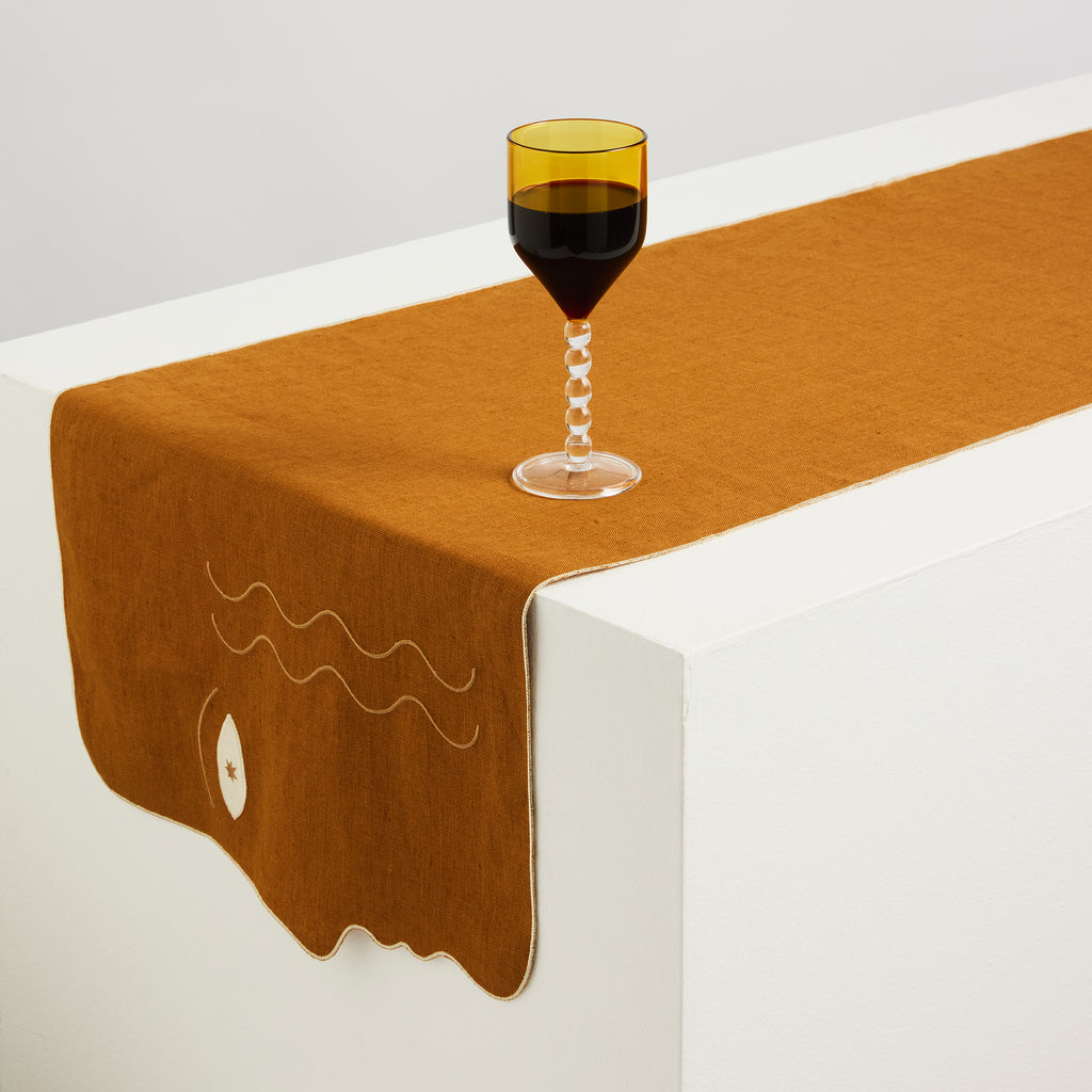 Tête à Tête Table Runner