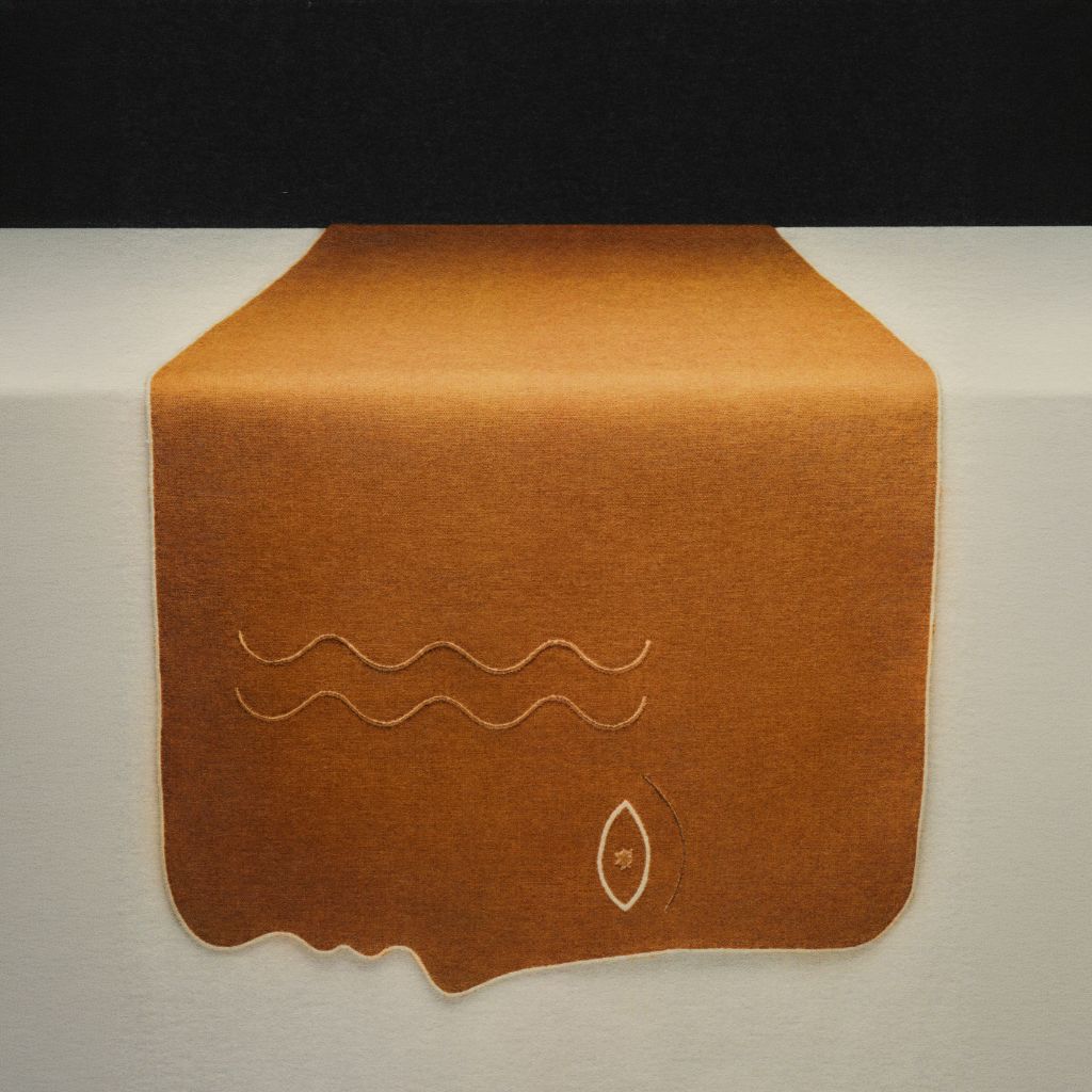 Tête à Tête Table Runner
